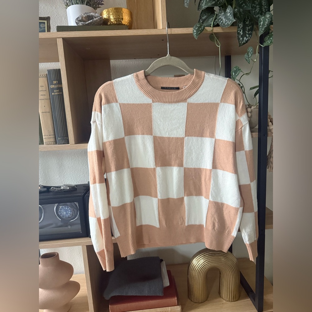 🔥 T Tahari Checkered Tan and White Sweater